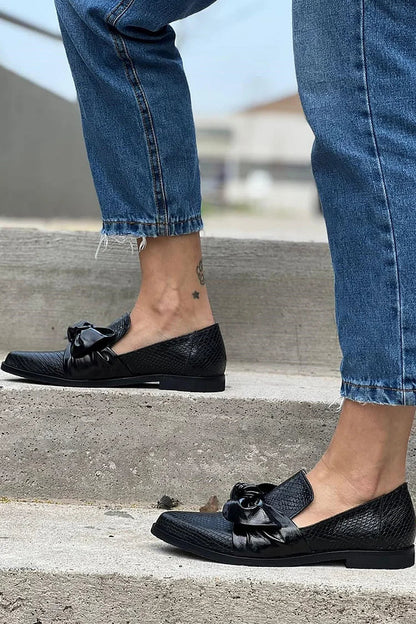 Georgia | Black Loafer with Shiny Bow
