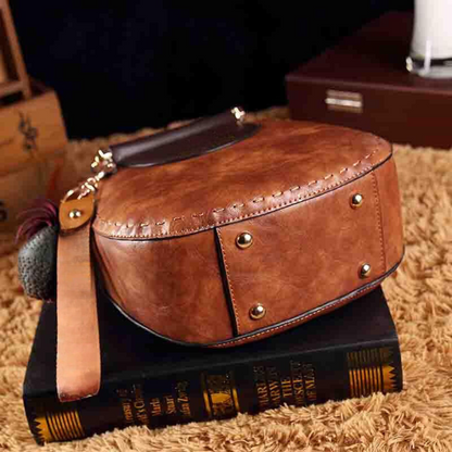 Hannah - Sleek Leather Crossbody
