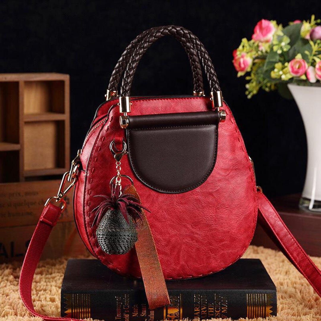 Hannah - Sleek Leather Crossbody