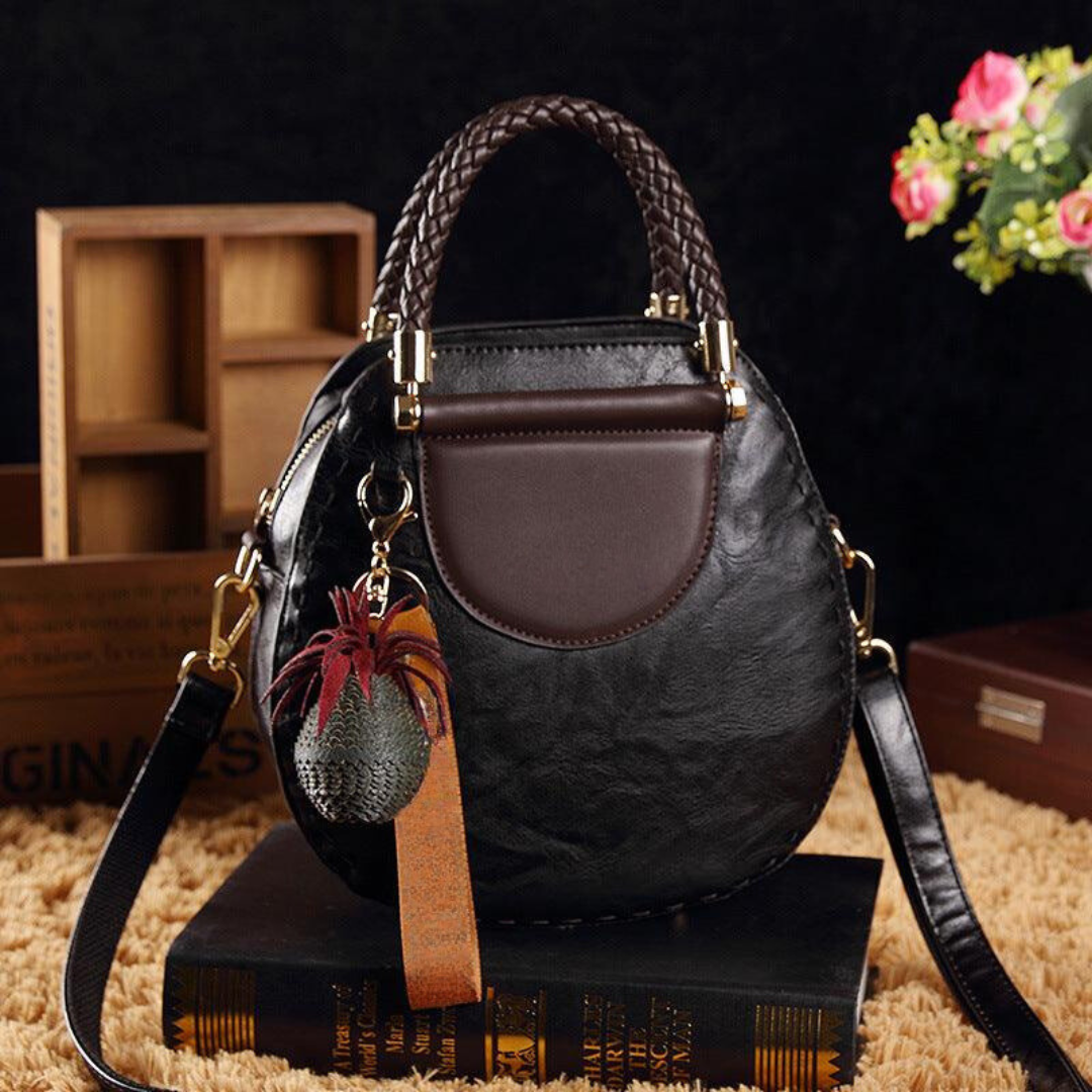 Hannah - Sleek Leather Crossbody