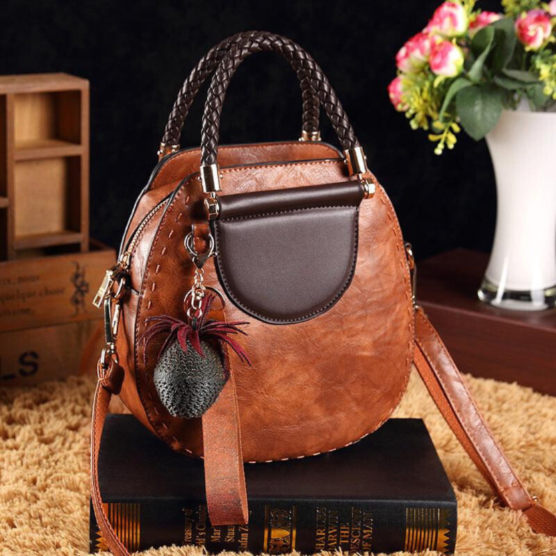 Hannah - Sleek Leather Crossbody