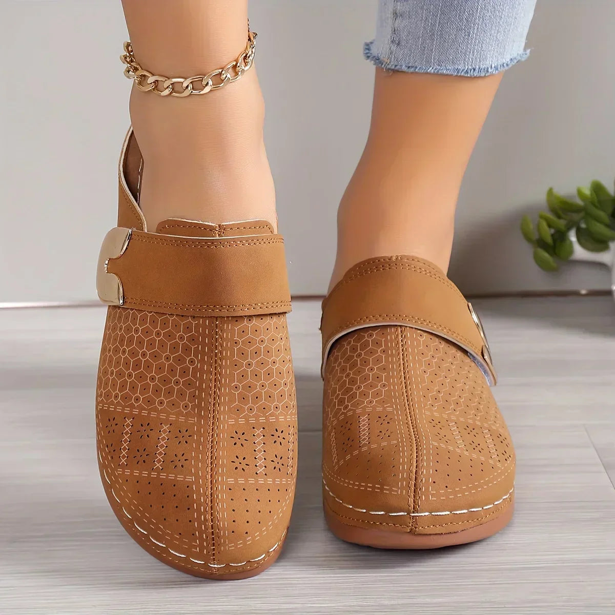Caprielle Chic Supportive Wedge Sandals